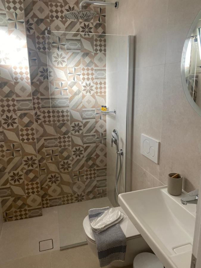 Libera Private Rooms Parga Esterno foto
