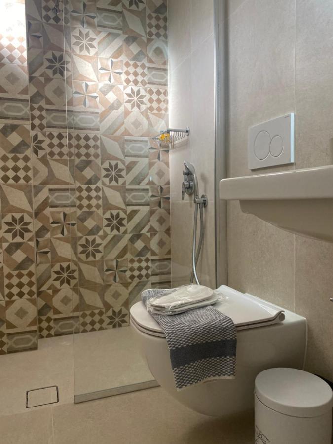 Libera Private Rooms Parga Esterno foto