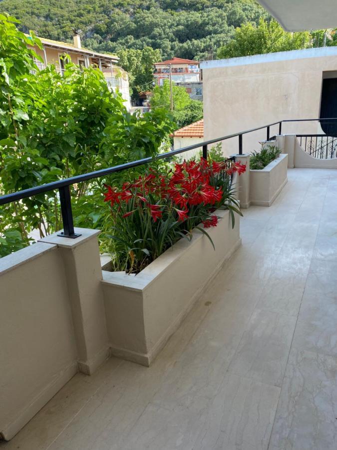 Libera Private Rooms Parga Esterno foto