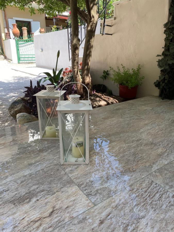 Libera Private Rooms Parga Esterno foto