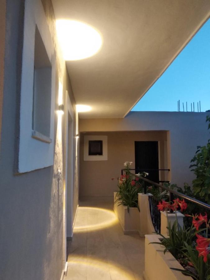 Libera Private Rooms Parga Esterno foto