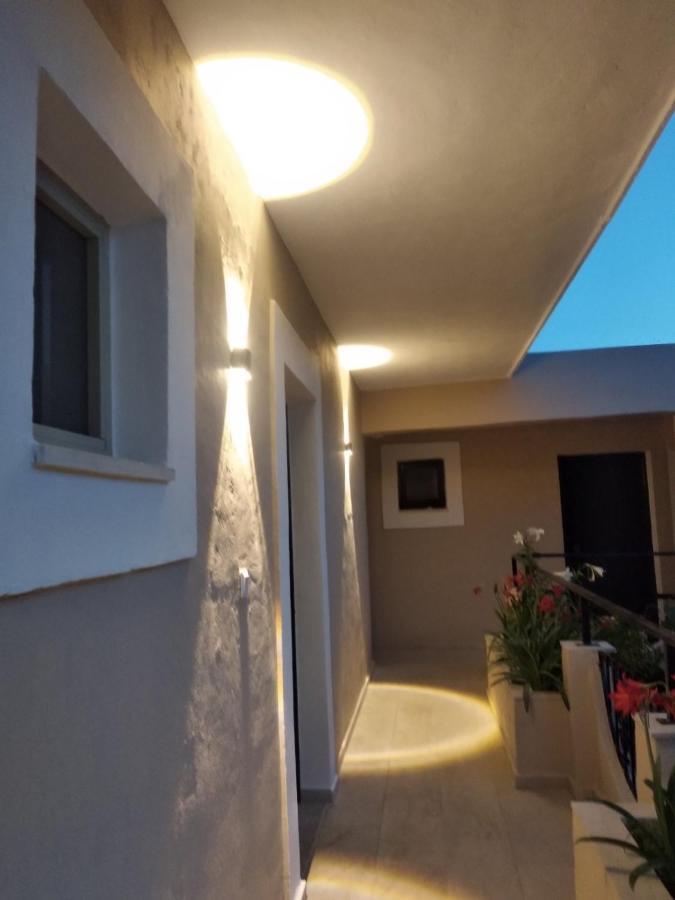 Libera Private Rooms Parga Esterno foto